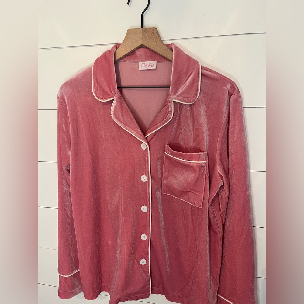 Pink Lily Velvet Pajama long sleeve top size small and pant size xsmall